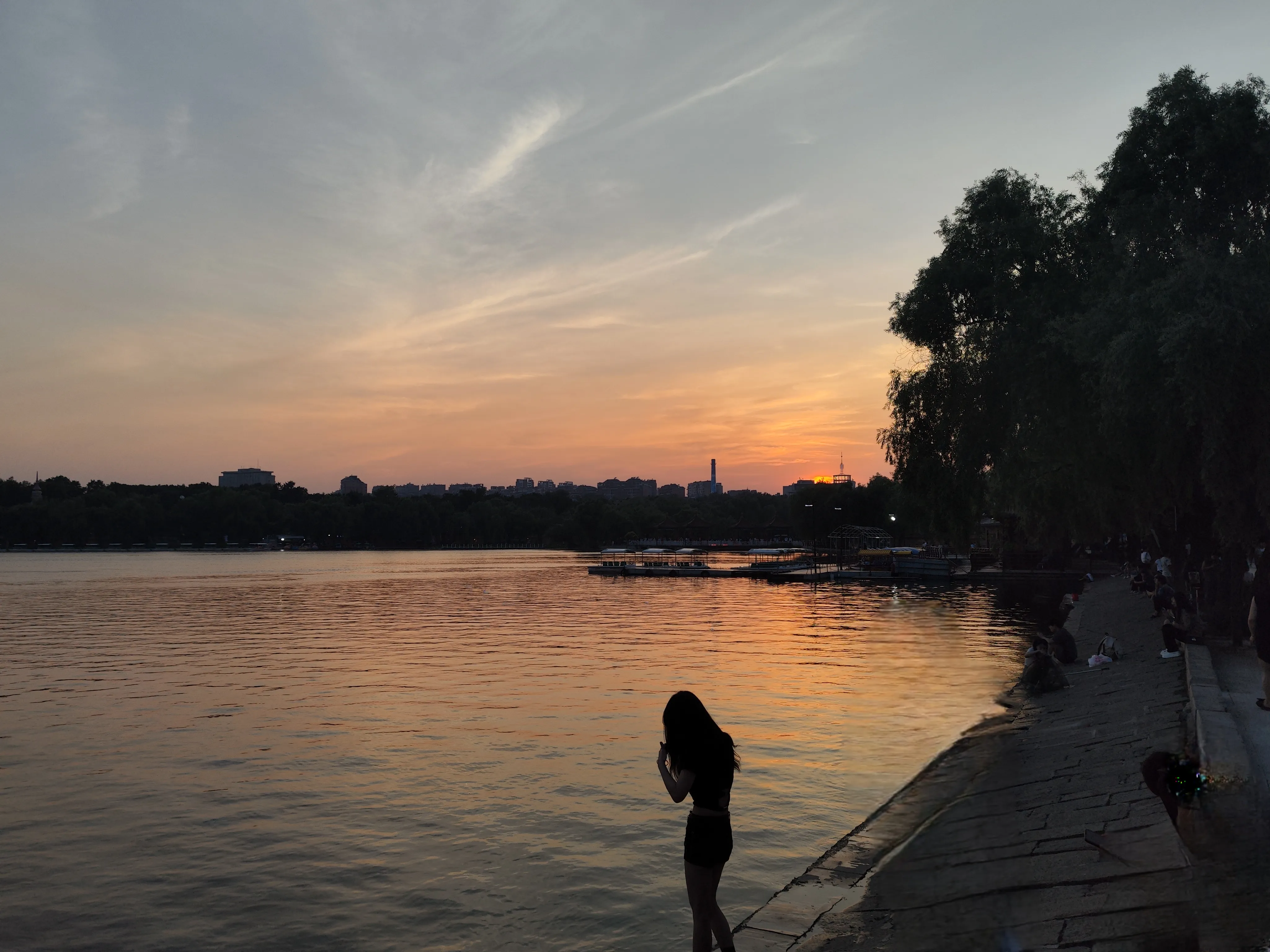 无意中捕获的一位游人,那么就当一下我的临时模特吧,摄于2024年7月